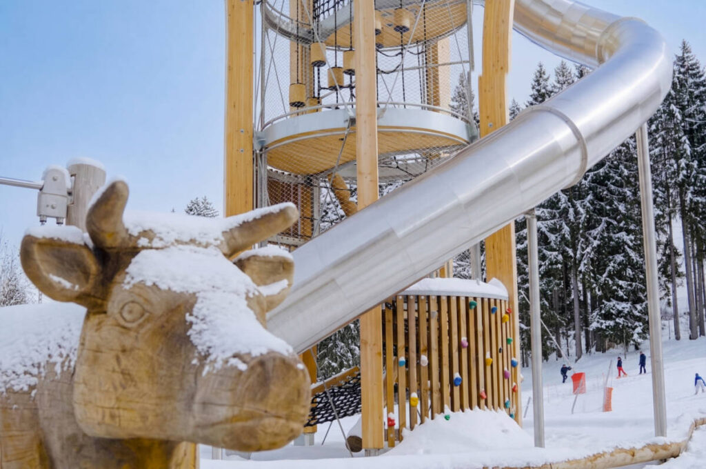 construction of a play area in Morillon (France)