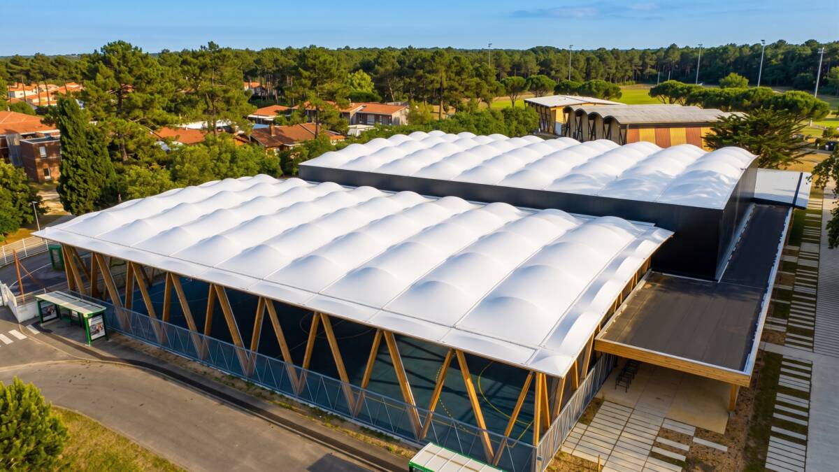 Tensile membrane roof and façades of the sports complex built by SMC2 in Mimizan